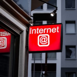 ISP adalah perusahaan yang menyediakan layanan akses internet
